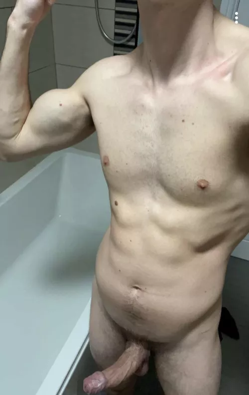 Up vote if you would get on your knees for me 👅💦