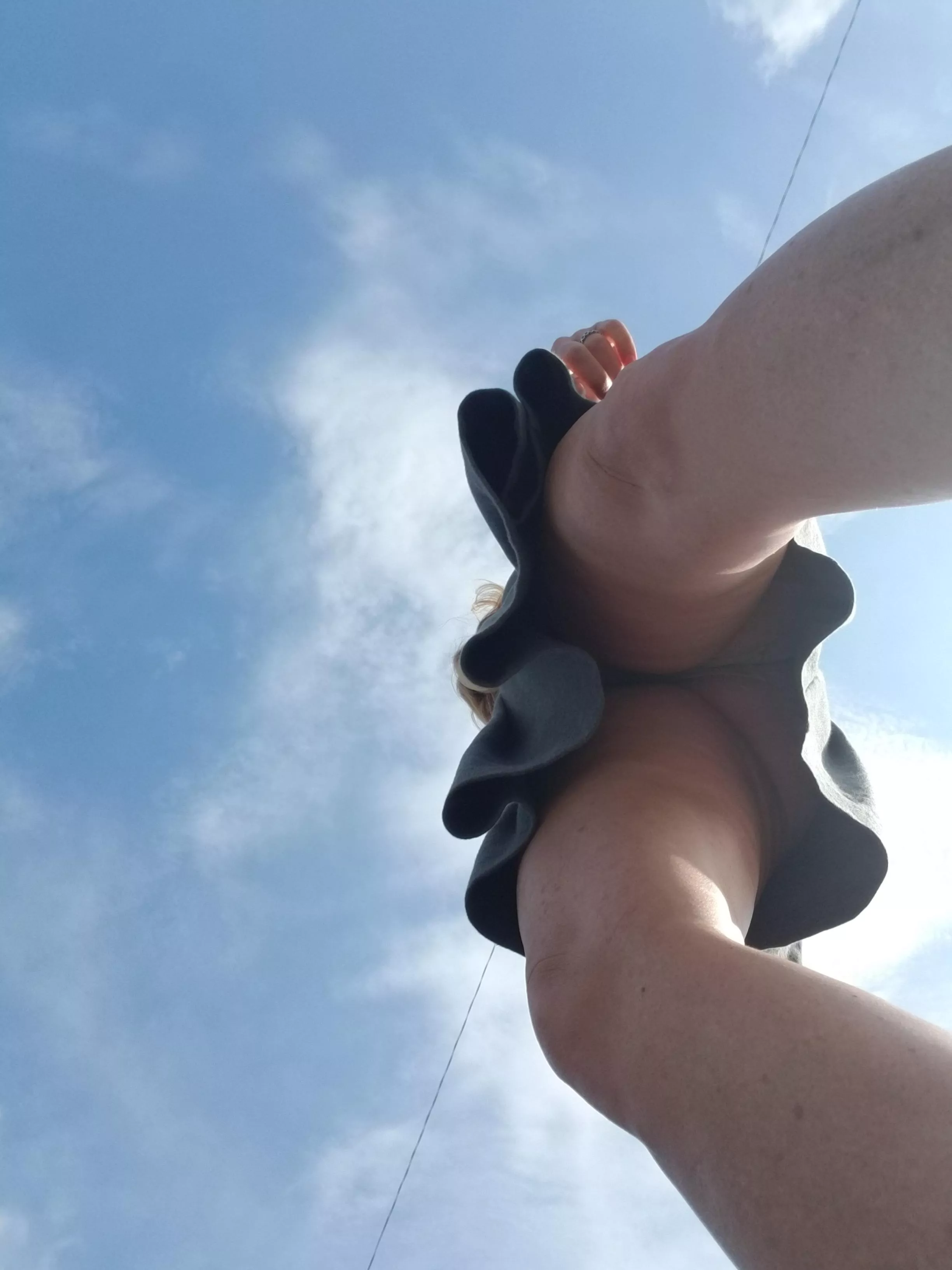 Upskirt anyone??😉