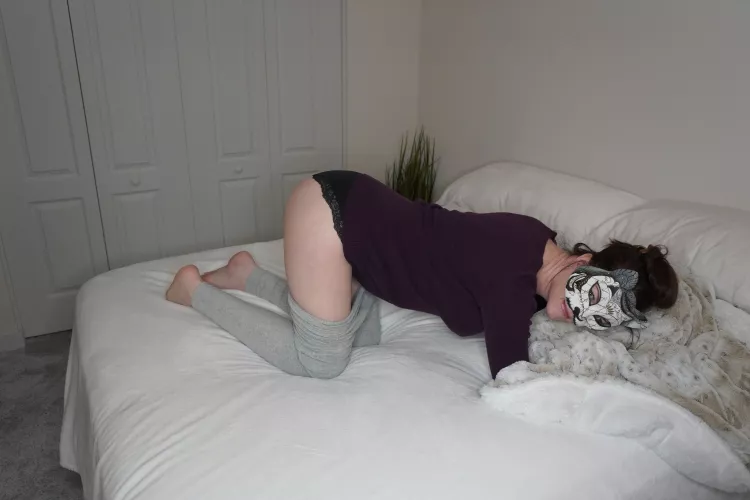 White girls got ass too!