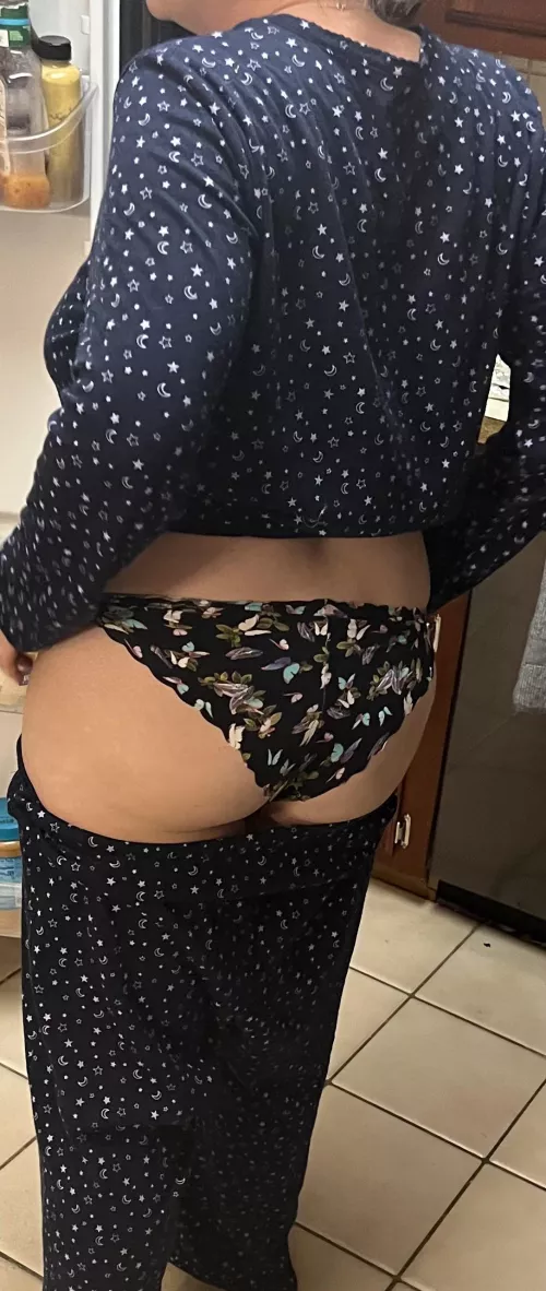Wife 39. Chubby mombod type.