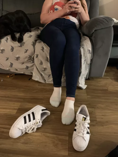 Wore my socks in stinky adidas all day 🥵