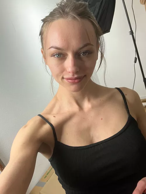 Would you give me a kiss? And where?😏 [f24]