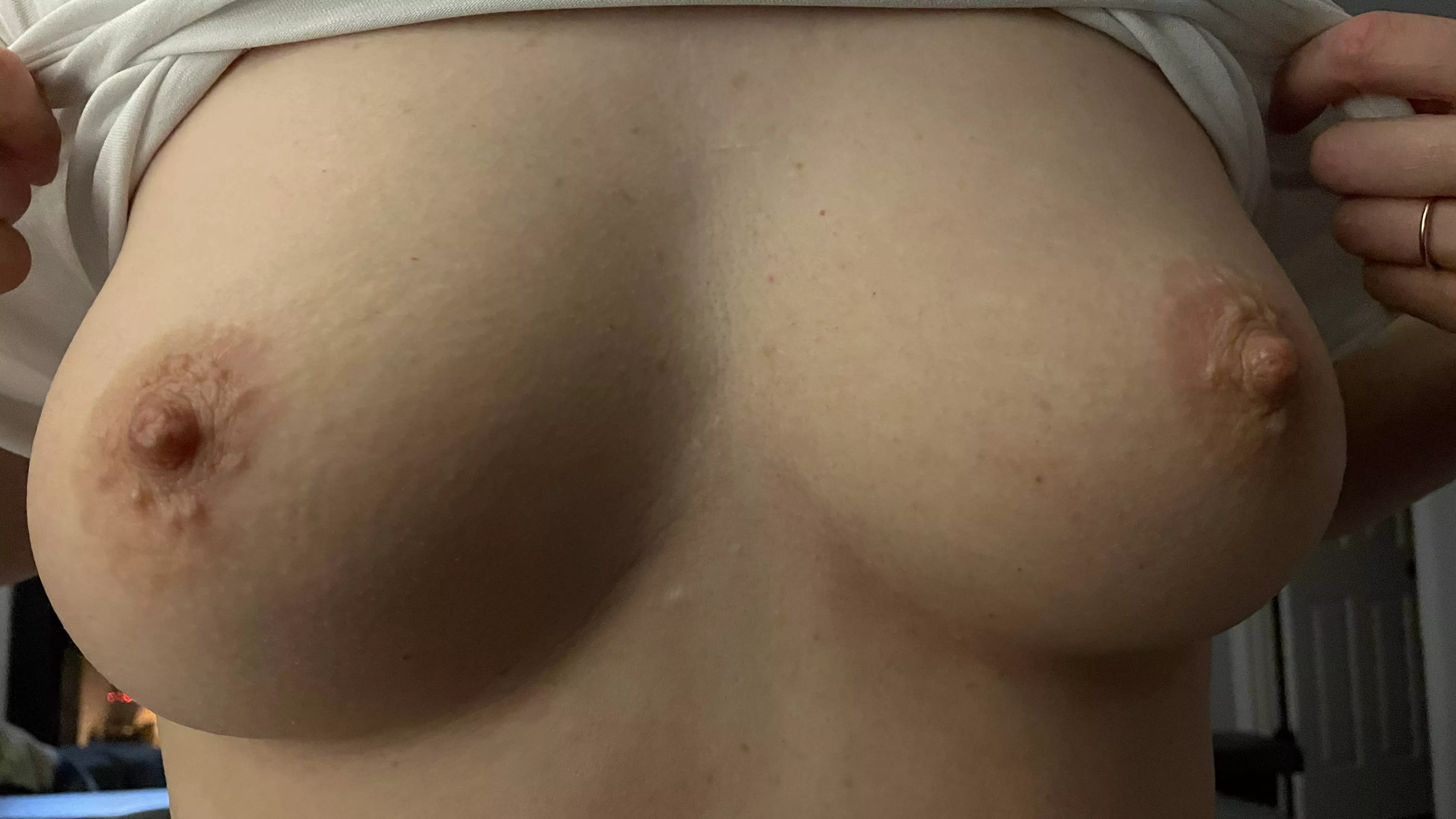 Yep. Nips. Pinch em?