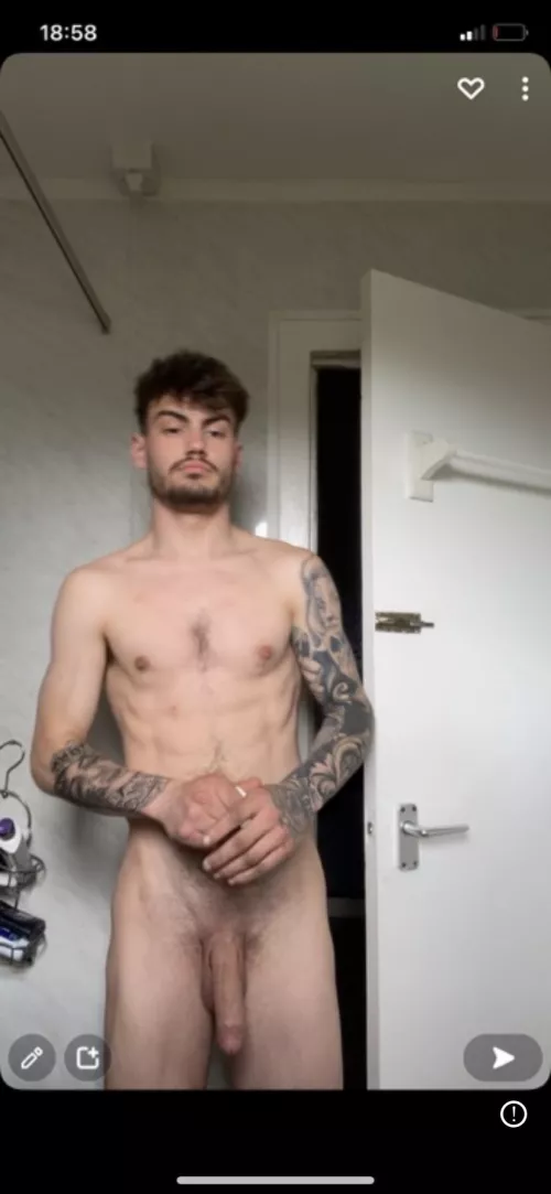 Young, hung and choking for cum🤤 drop snaps