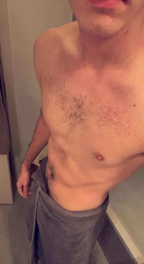 24 france. Looking for someone to coach me or improve my body / workout. Any fit / dom / handsome man to make me work hard ? Really kinky so open to many thinks. HMU in DM or comments, ask for sc or Kik too