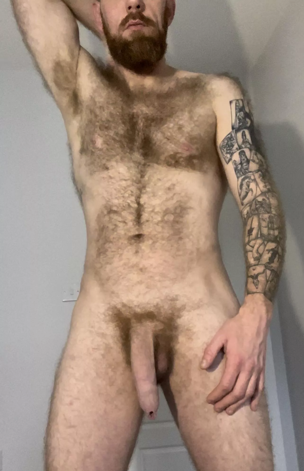 6ft2 UK based hairy ginger! Do you like what you see?