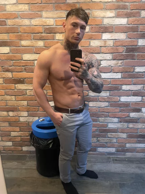 A little bit of exercise before work ✌️