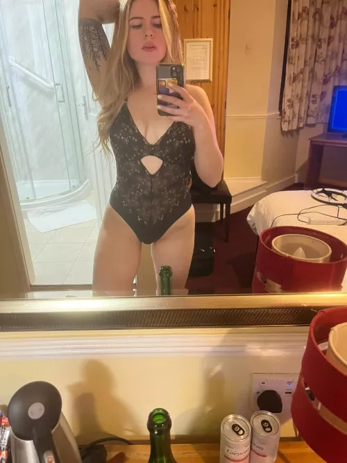 A small single mom, does anyone here want to fuck me?