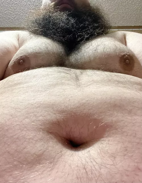 Any ladies in here that like big hairy bearded guys? Let’s chat and play.