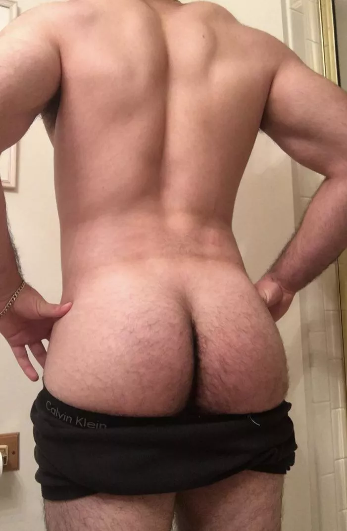 Anyone who wanna cumm in this virgin ass dm