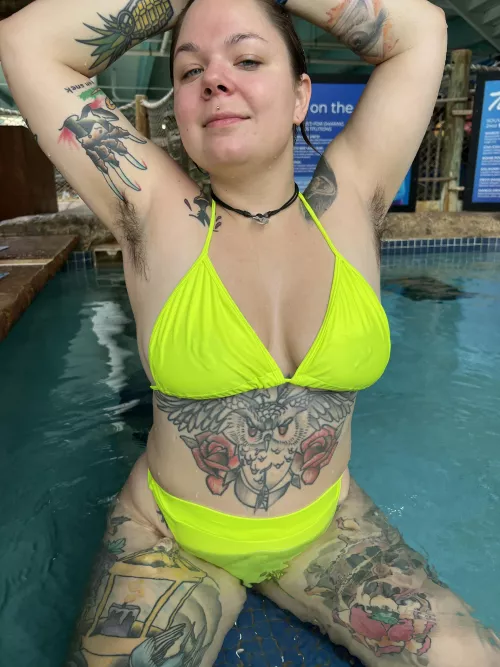 Are hairy pits sexy at a water park?