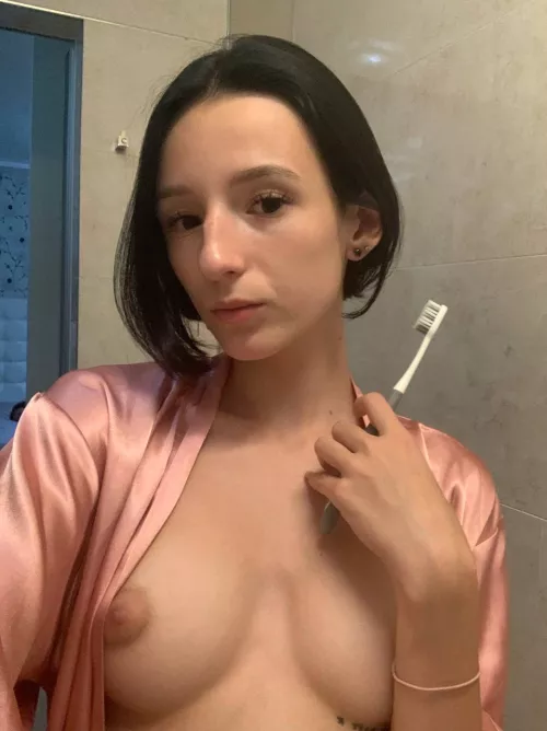 Are there guys here who love natural titty?