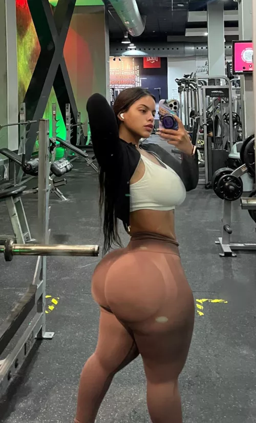 Back at it 🍑👀😍