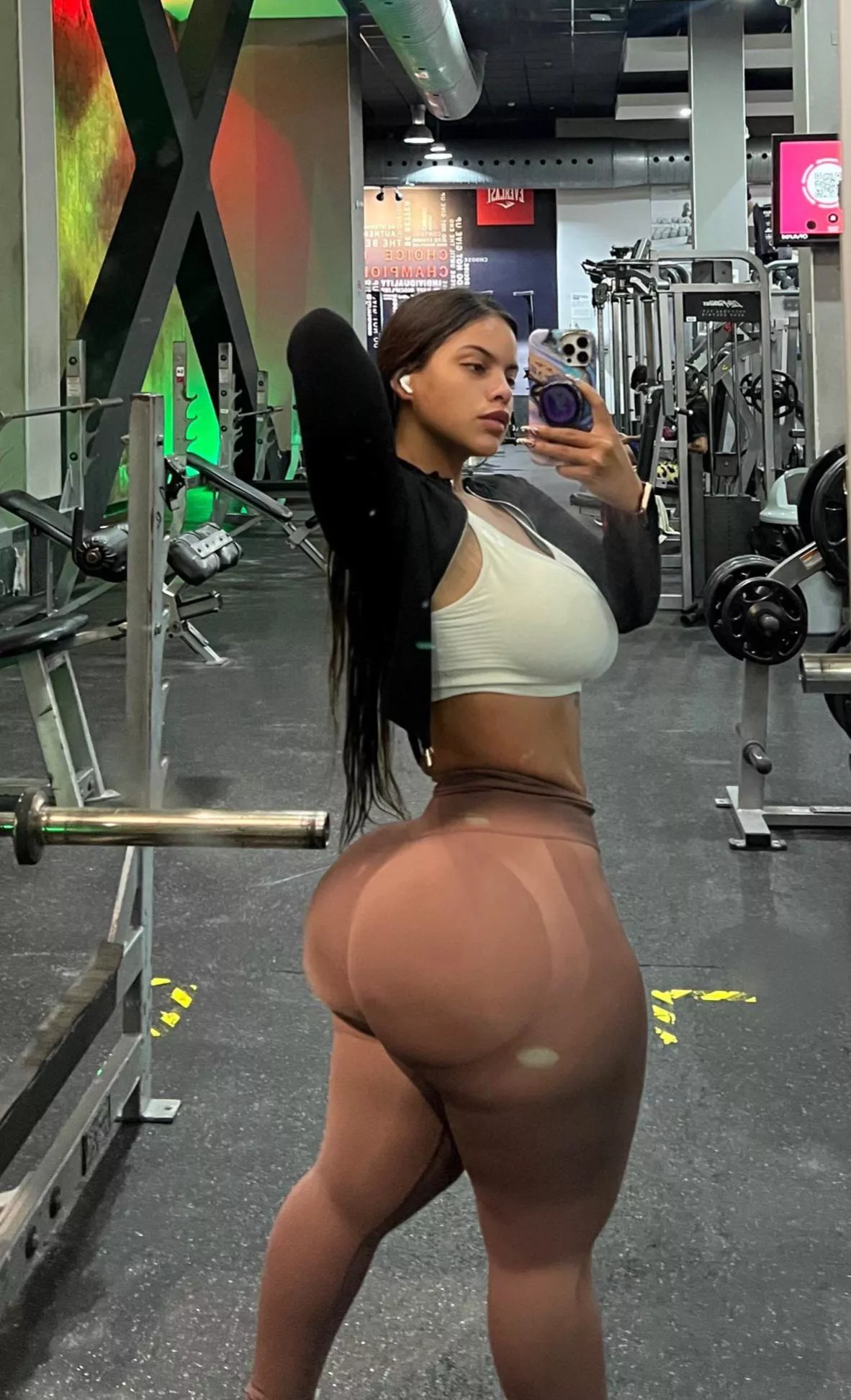 Back at it 🍑👀😍