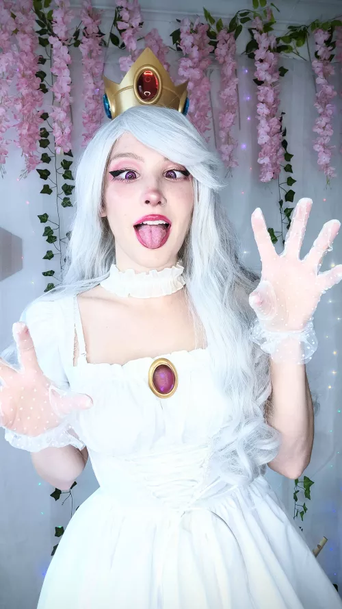 Can your ghost gf send you more pictures like this? 😳🤍