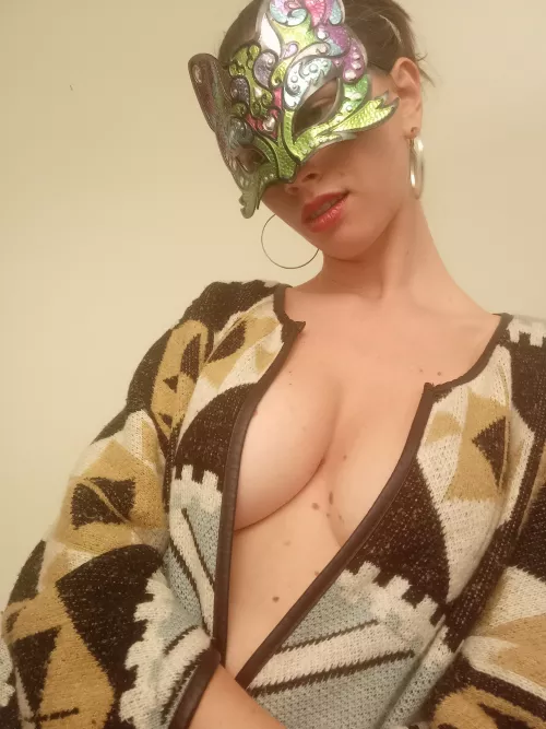 Classy dress today, look at the colours and style!