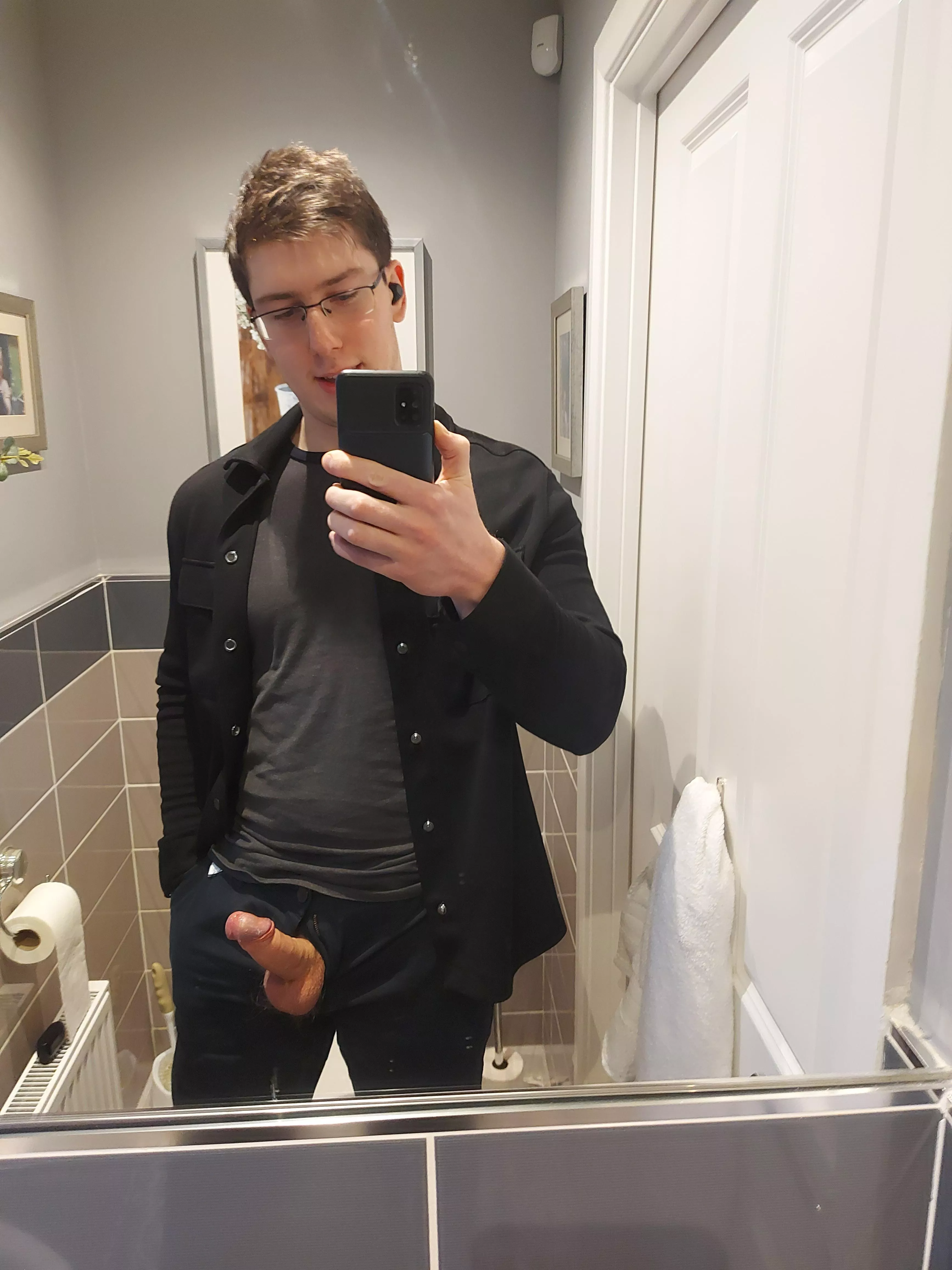 Cock out in a cute fit 🤭😉