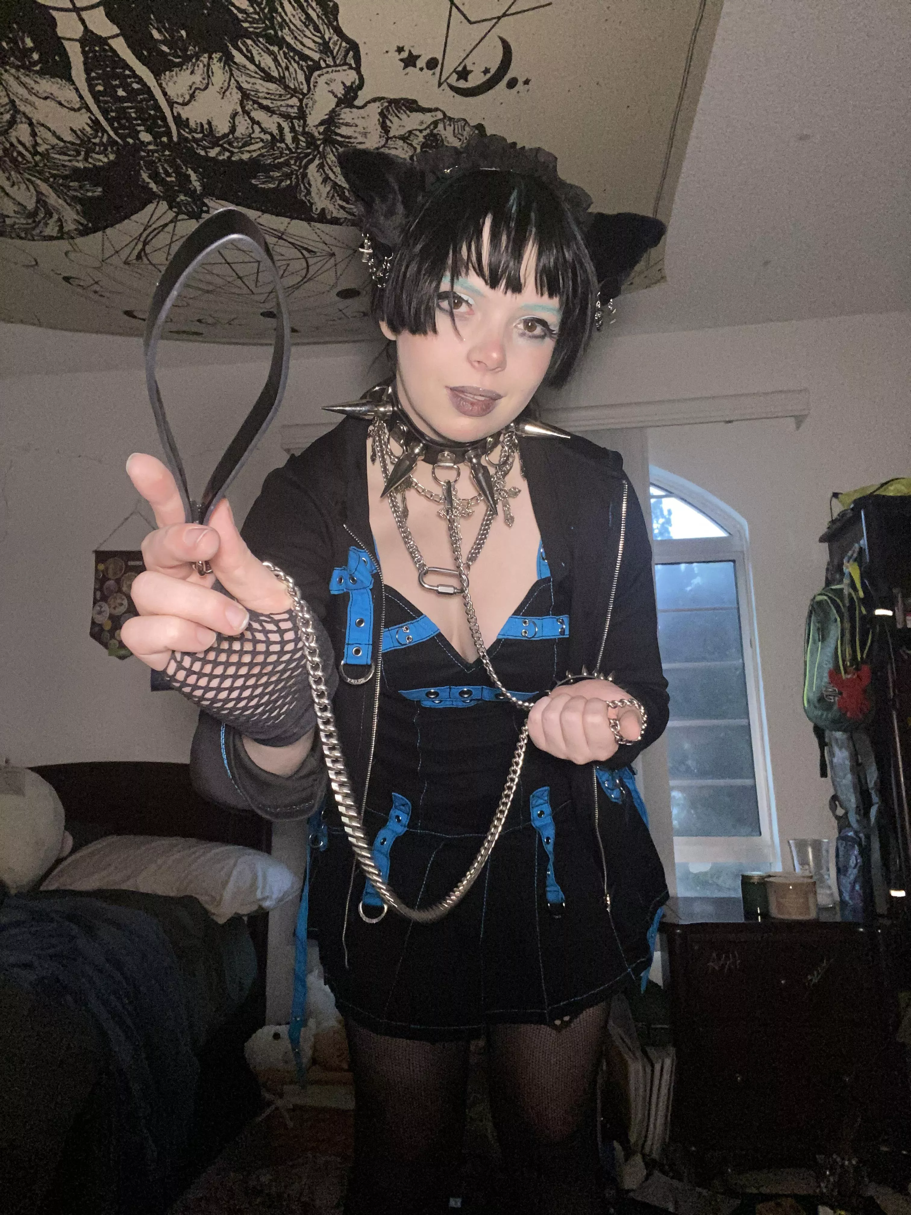 Could you hold this for me? :3