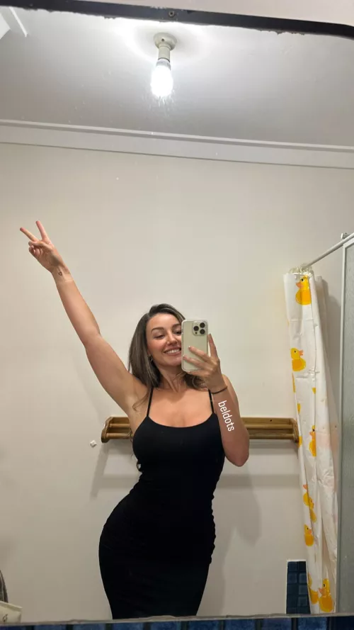 Cute lil black dress!