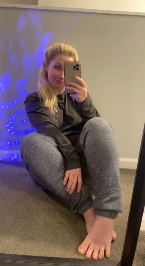 DM me and say hi to my toes :)