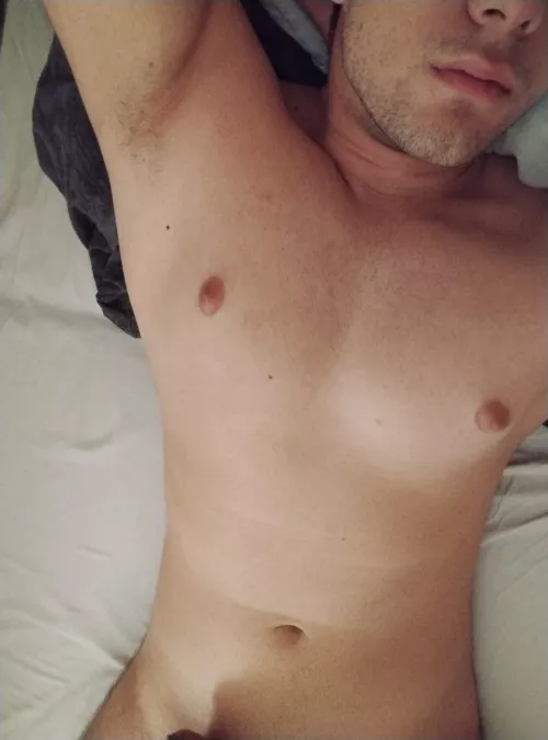 Do you like hairy or shaved guys?😛💪