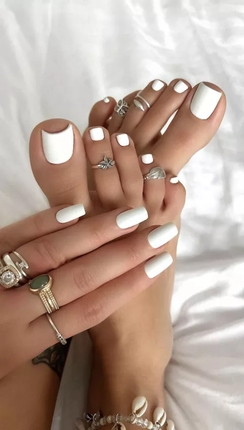 Do you like my white pedi?