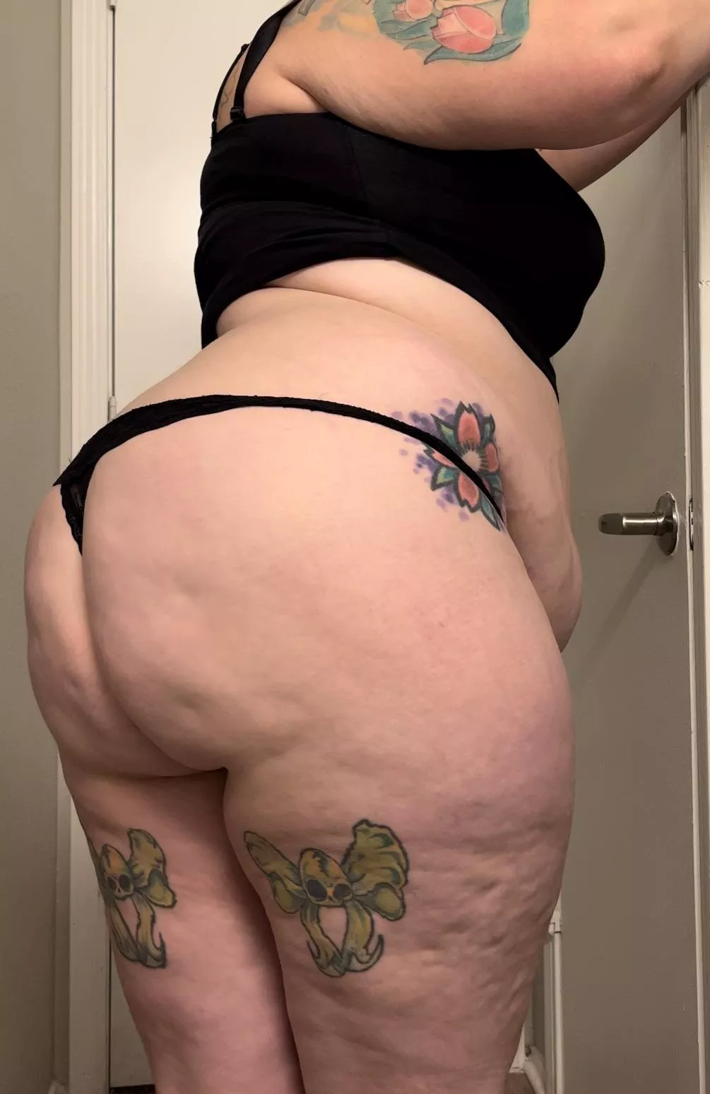 Don’t you just wanna grab a handful? 🤭😈