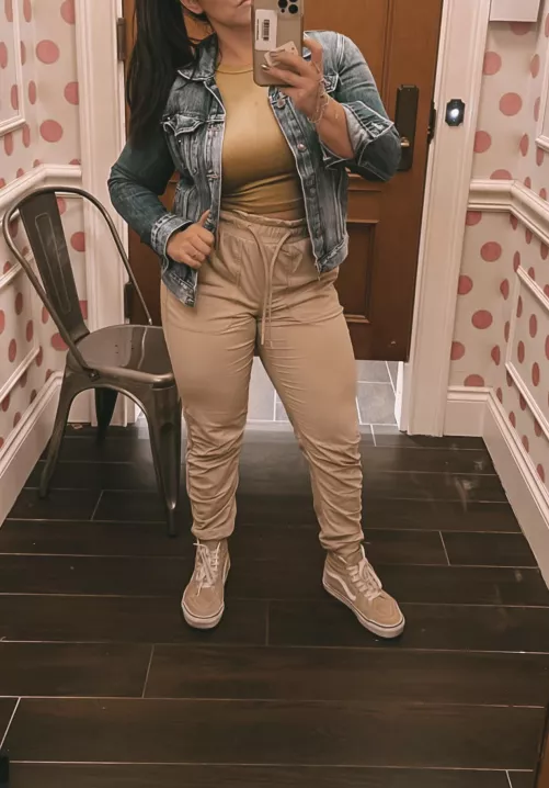 Don’t you wish you were in here. 37f mom