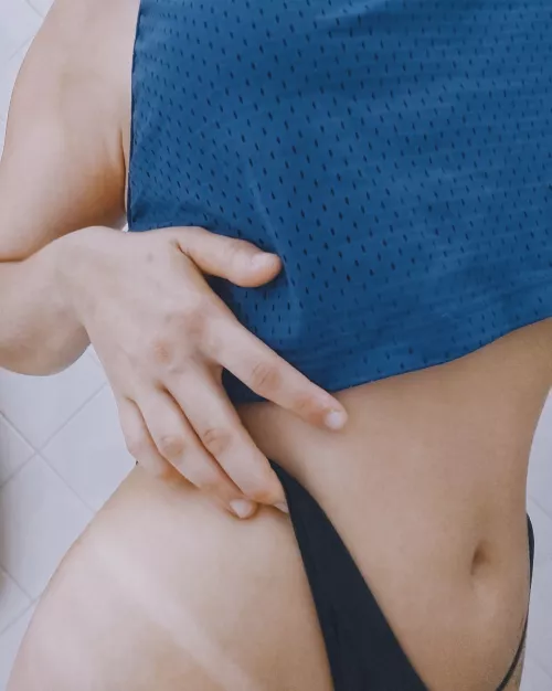 [F32] I still have tan lines from the last time I went to the beach