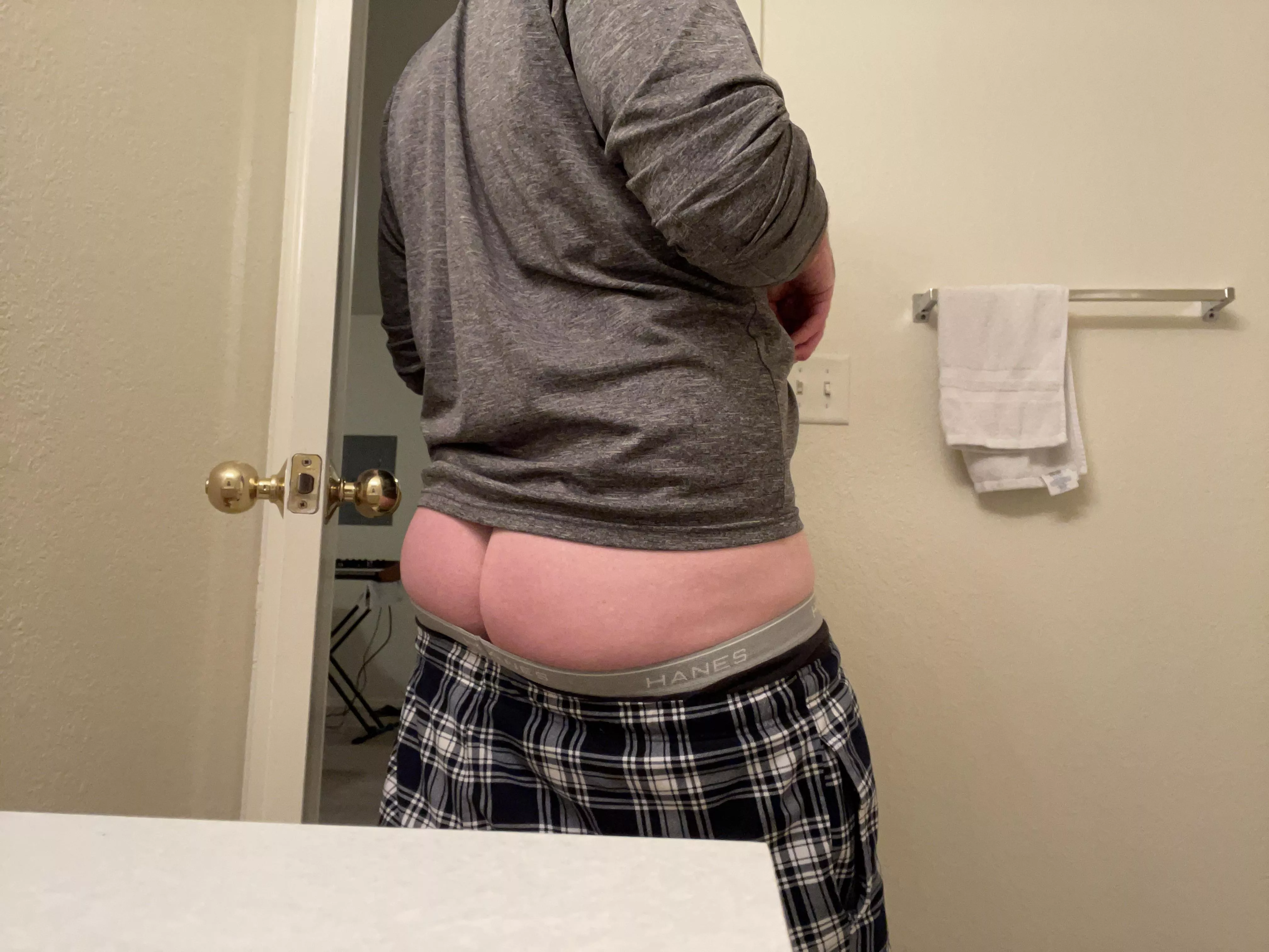 Feeling comfortable showing off a little bit for the first time, lemme know how I’m doing ;)