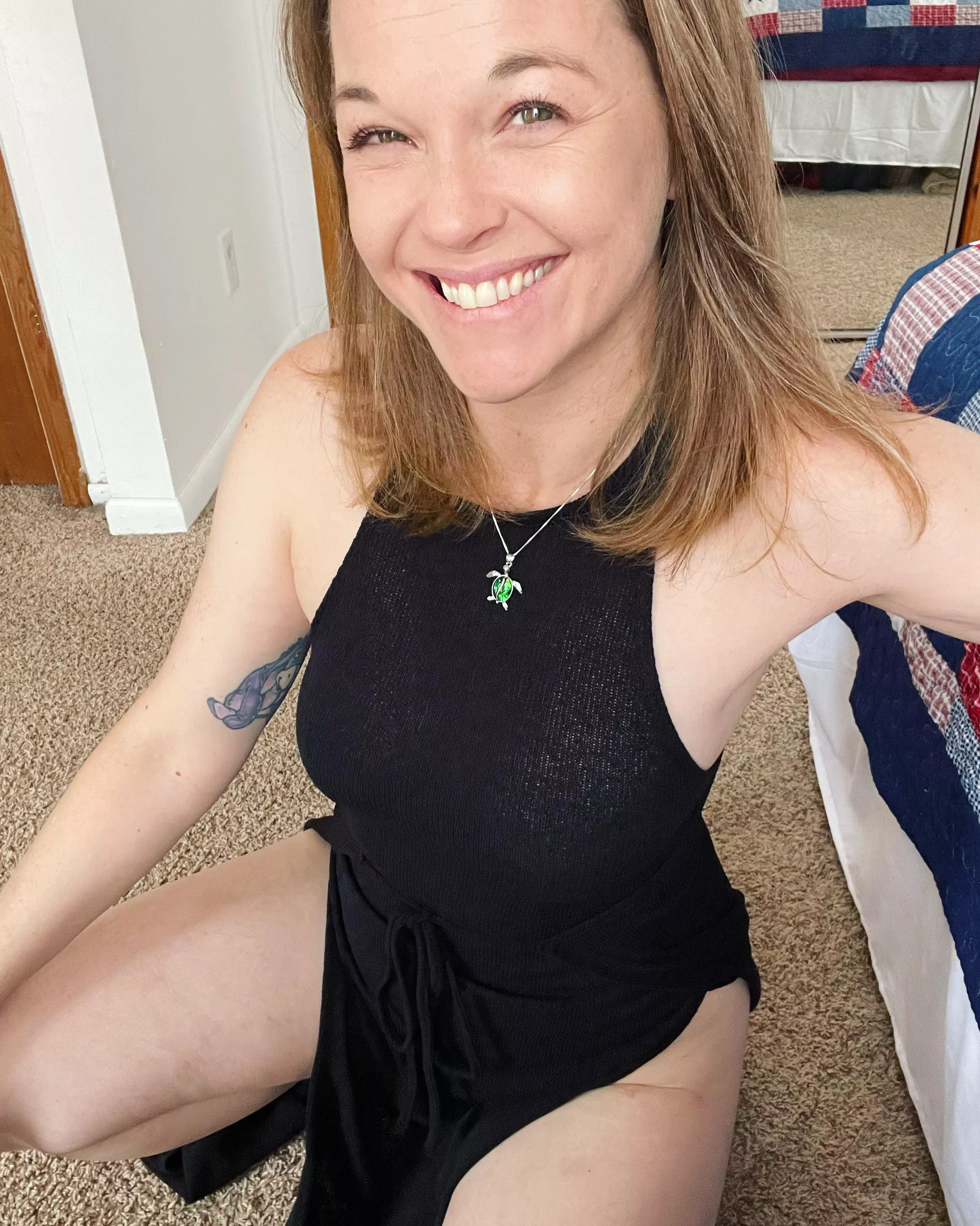 Gotta love a little black dress! 🖤