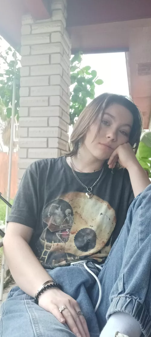 hi! here's a sfw pic from me for once. :)