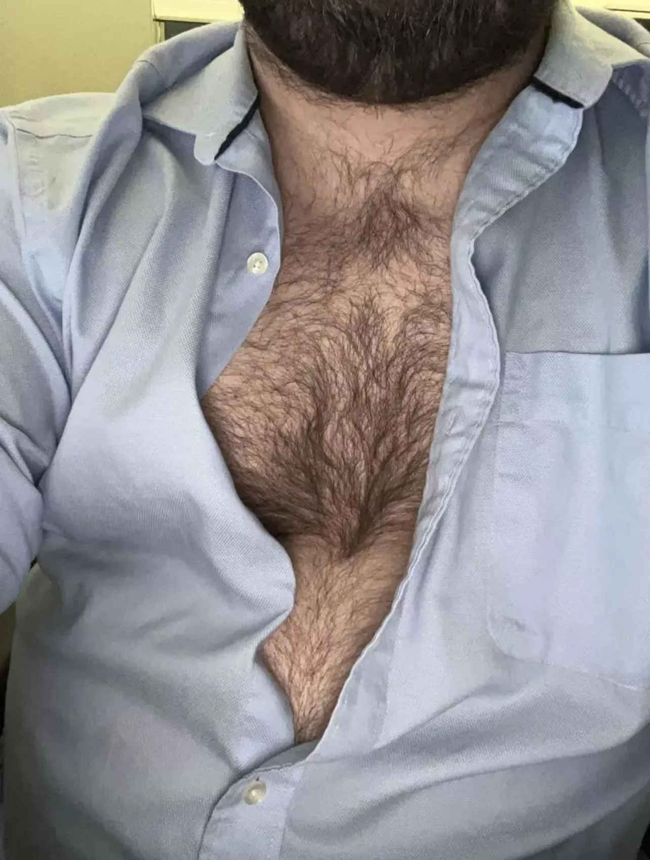 Horny and stuck in the office, I need a top to use me