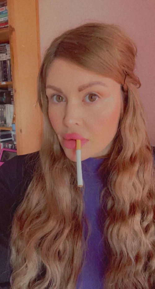 Hot girl dangle ! 🚬