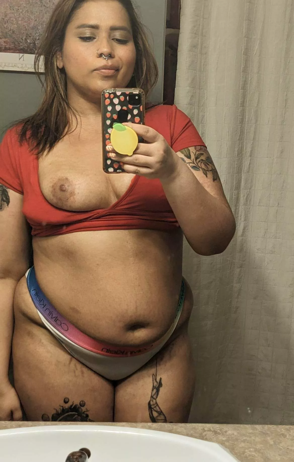 I am a muslim slut who loves tattoos, forbidden sex and kisses on my belly