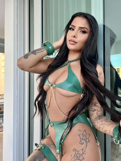 I got a new outfit, now I just need someone to play with in it. 😈 [F]