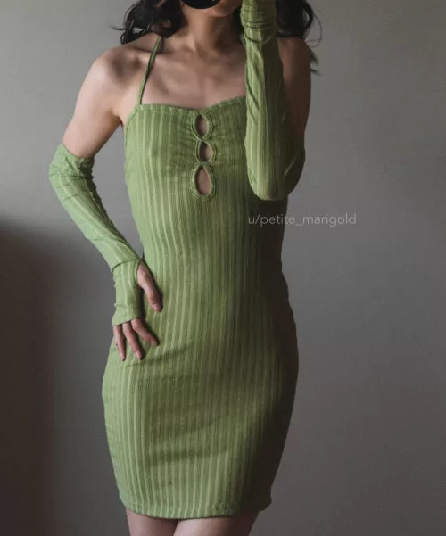 I love wearing nothing under my dress to show off my tiny Asian body 🤍