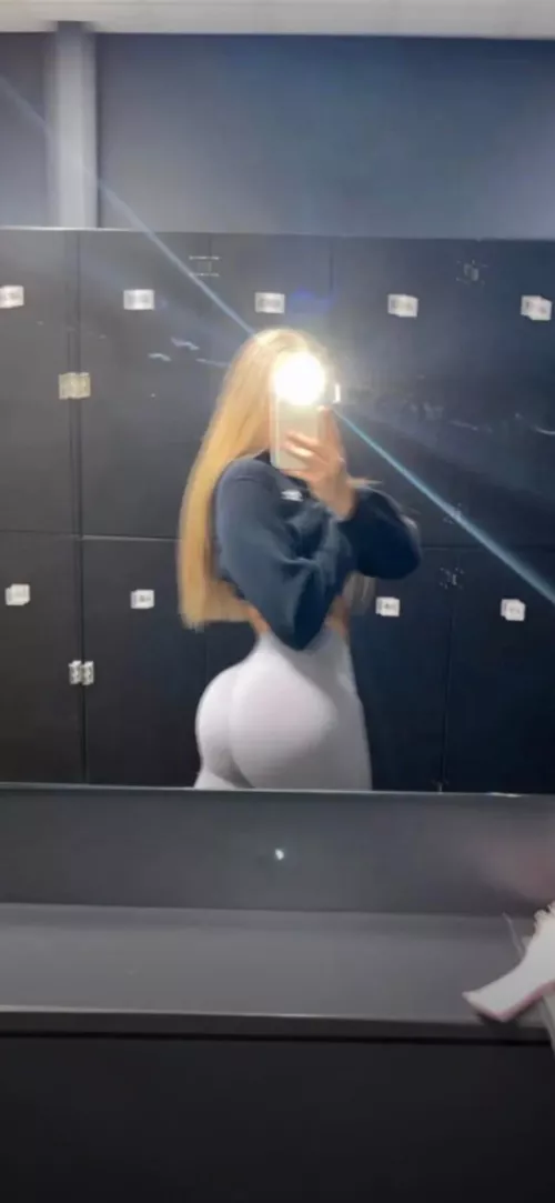 I took this selfie in the gym yesterday😌