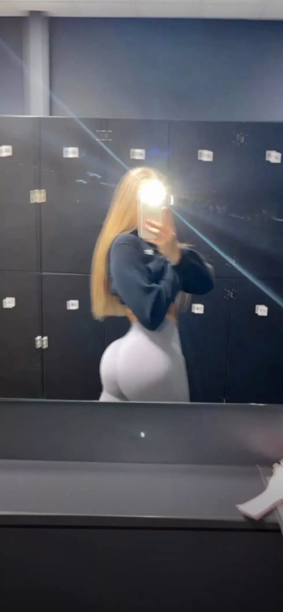 I took this selfie in the gym yesterday😌