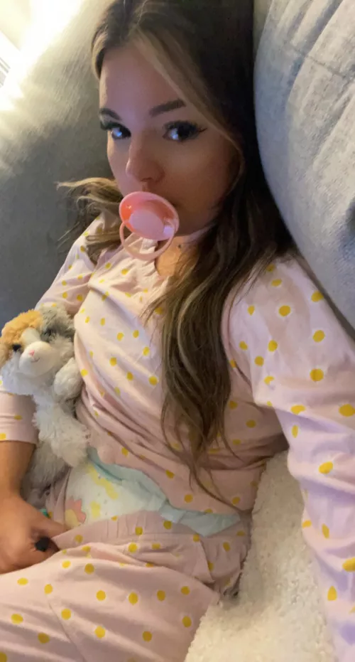 Im just a tiny lil diaper bb tonight 🧸