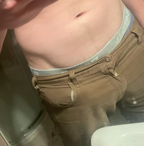 Is it noticeable that it’s poking through my pocket??