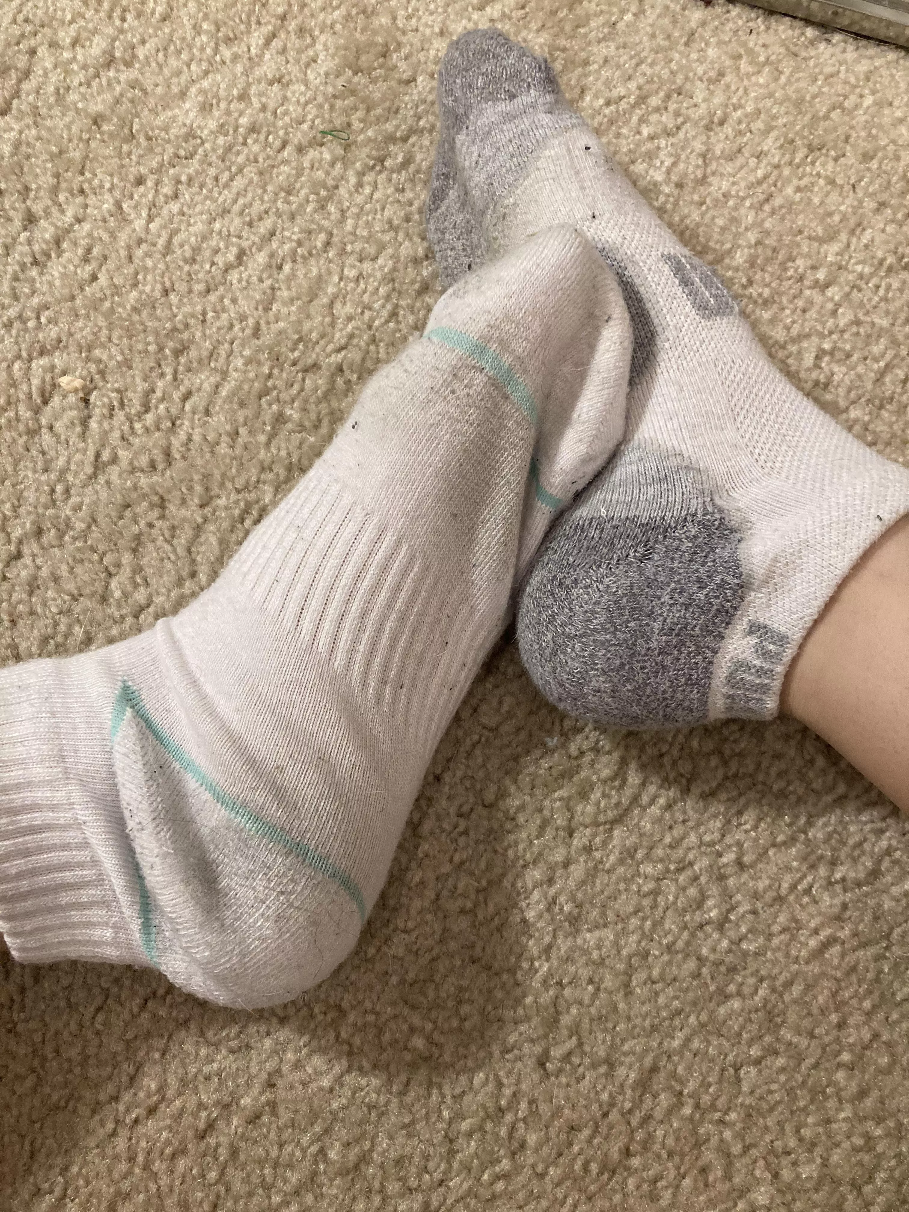 Just sniff😈 [Selling] newly added socks/bras/panties. Also first 5 people to message me gets a free trial for my OF🖤