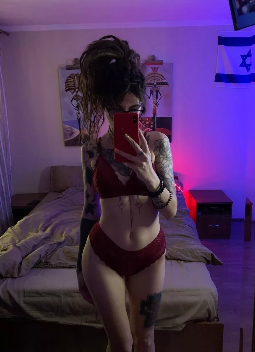 Kiss my tummy while you go lower 😏 [img]