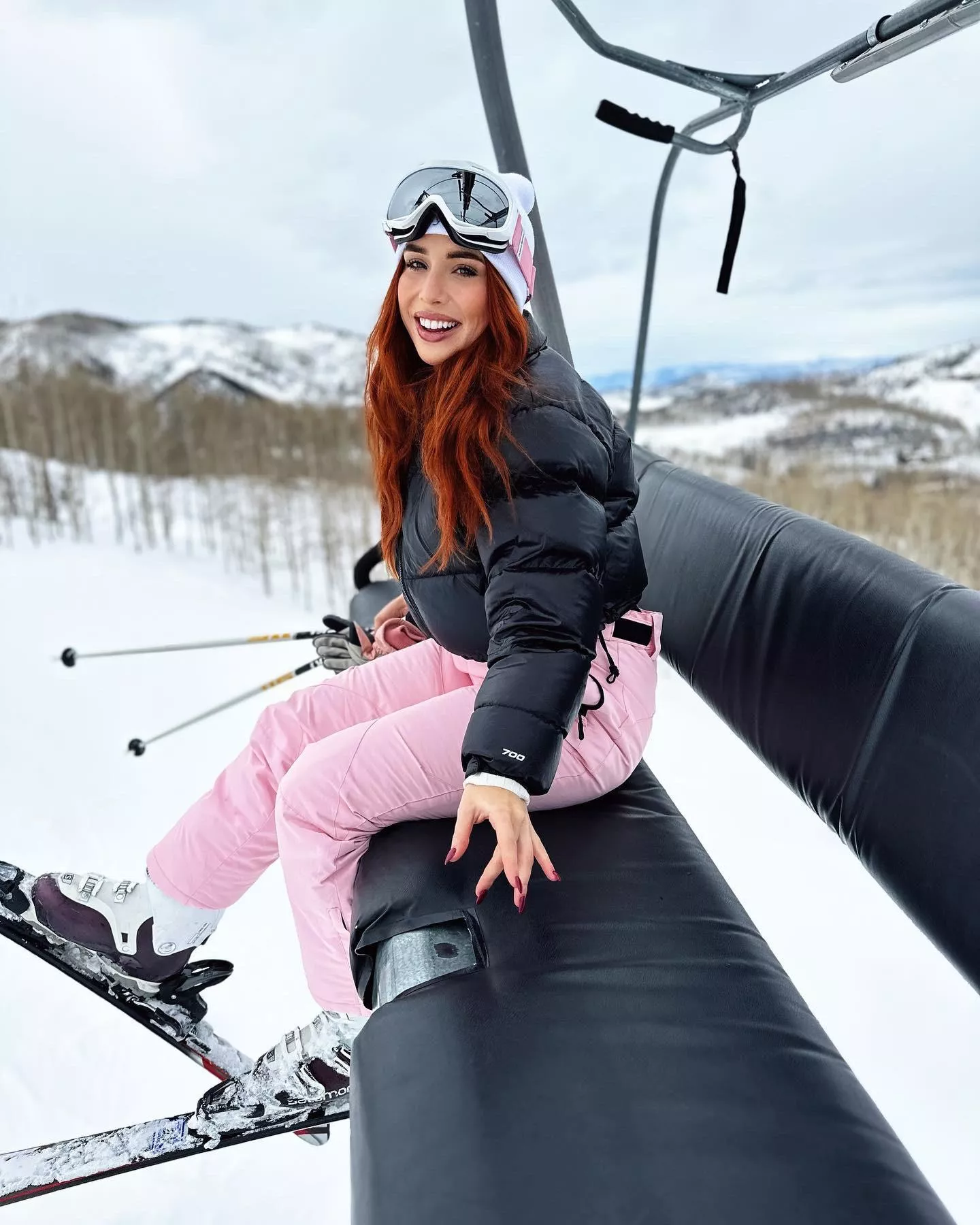 Let’s go down the hill together babe 😋⛷️ [f]