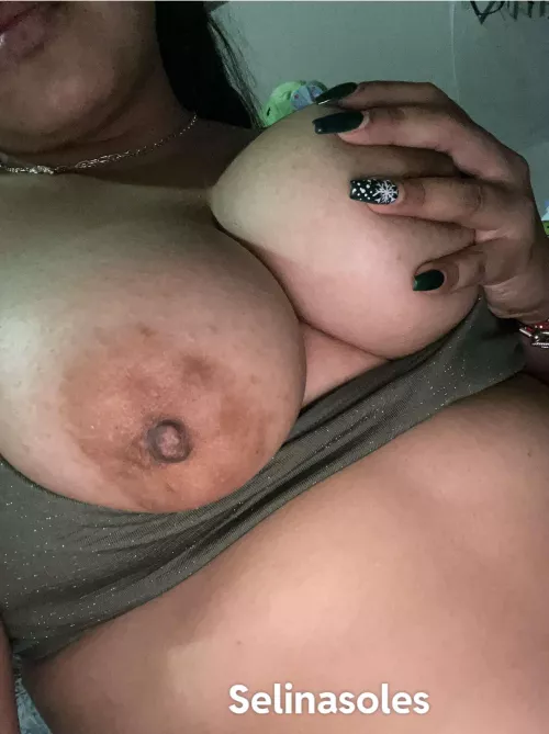 Like my big dark nipples daddy 🥰 (21F)
