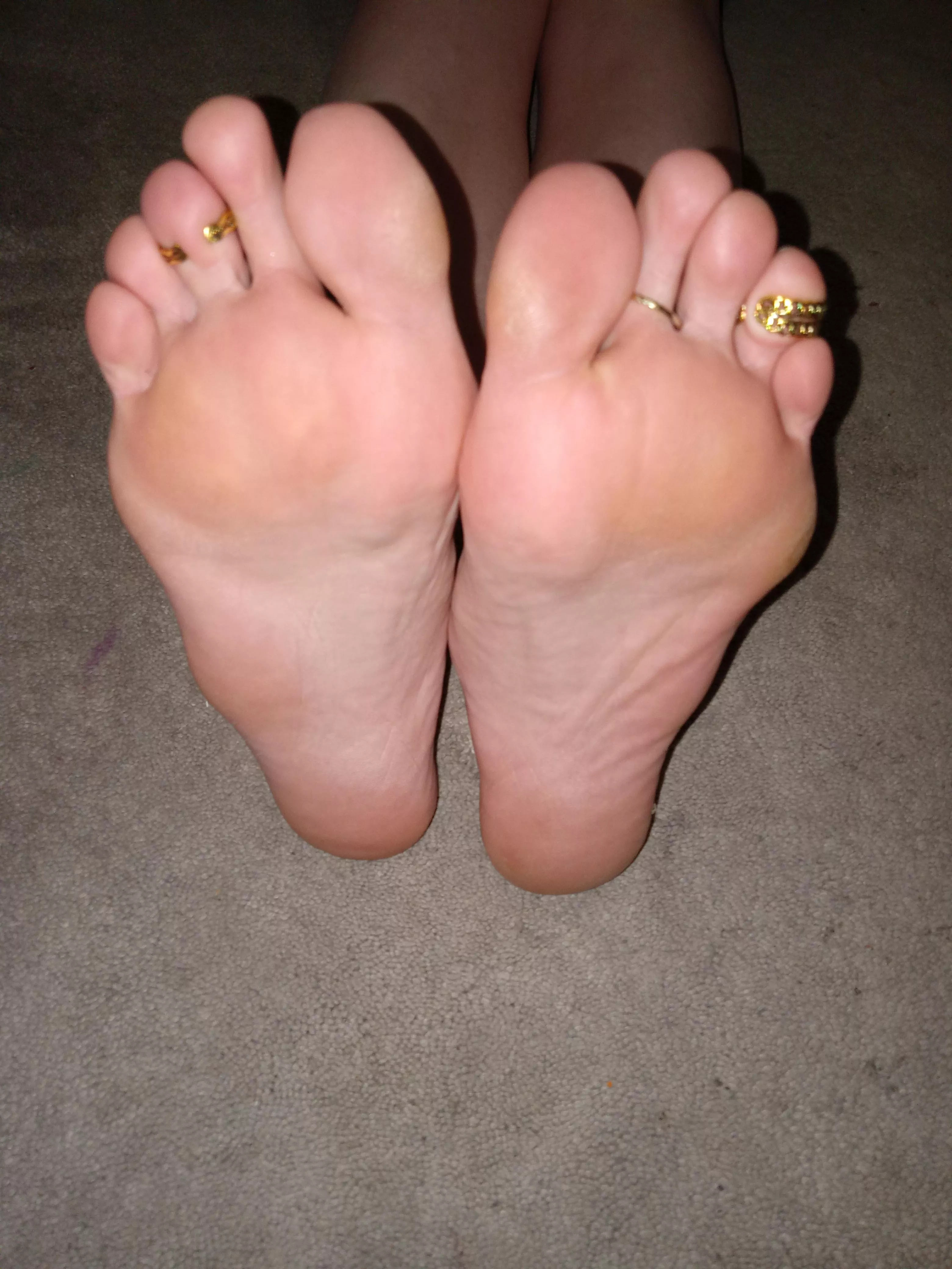 like toe rings?