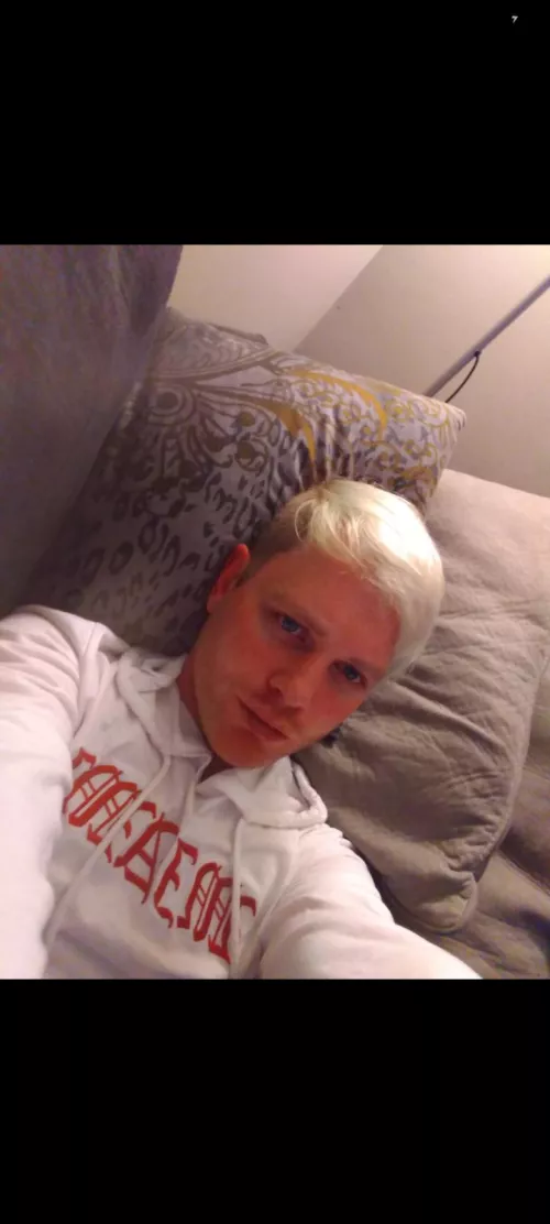 m4m into most things kinky have tele and sc lets get dirty mayb even play truth or dare