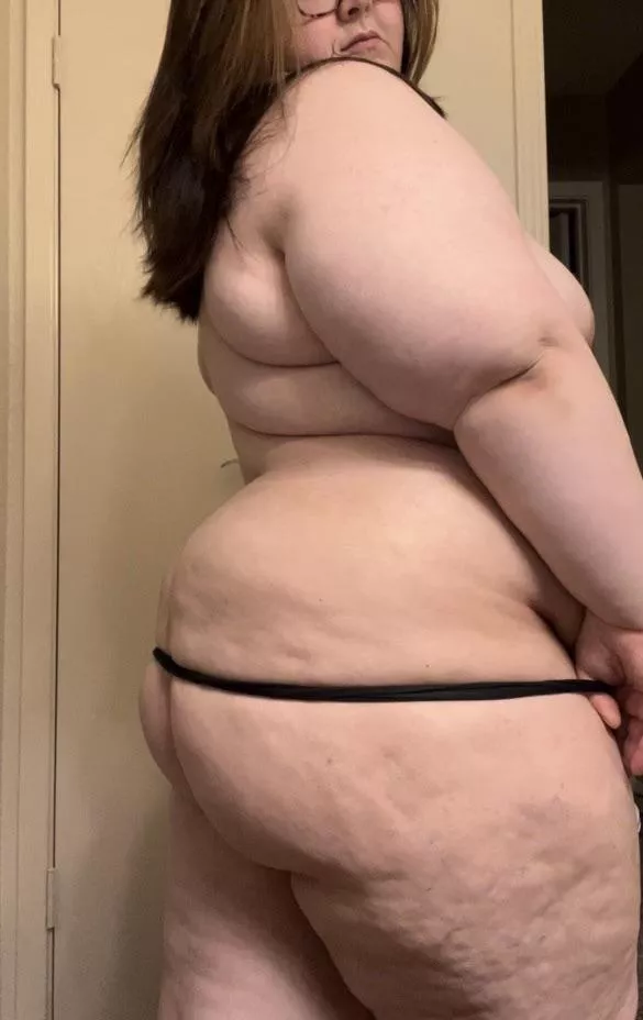 Most men can’t handle curves like this… think you could? 🥰😘