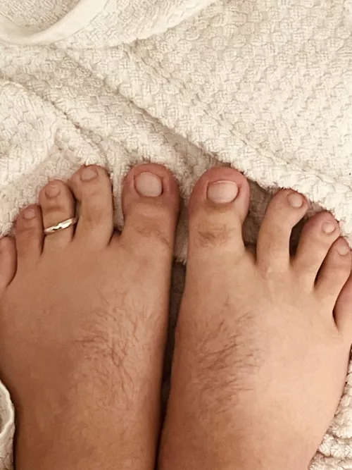 My thicc, soft feet