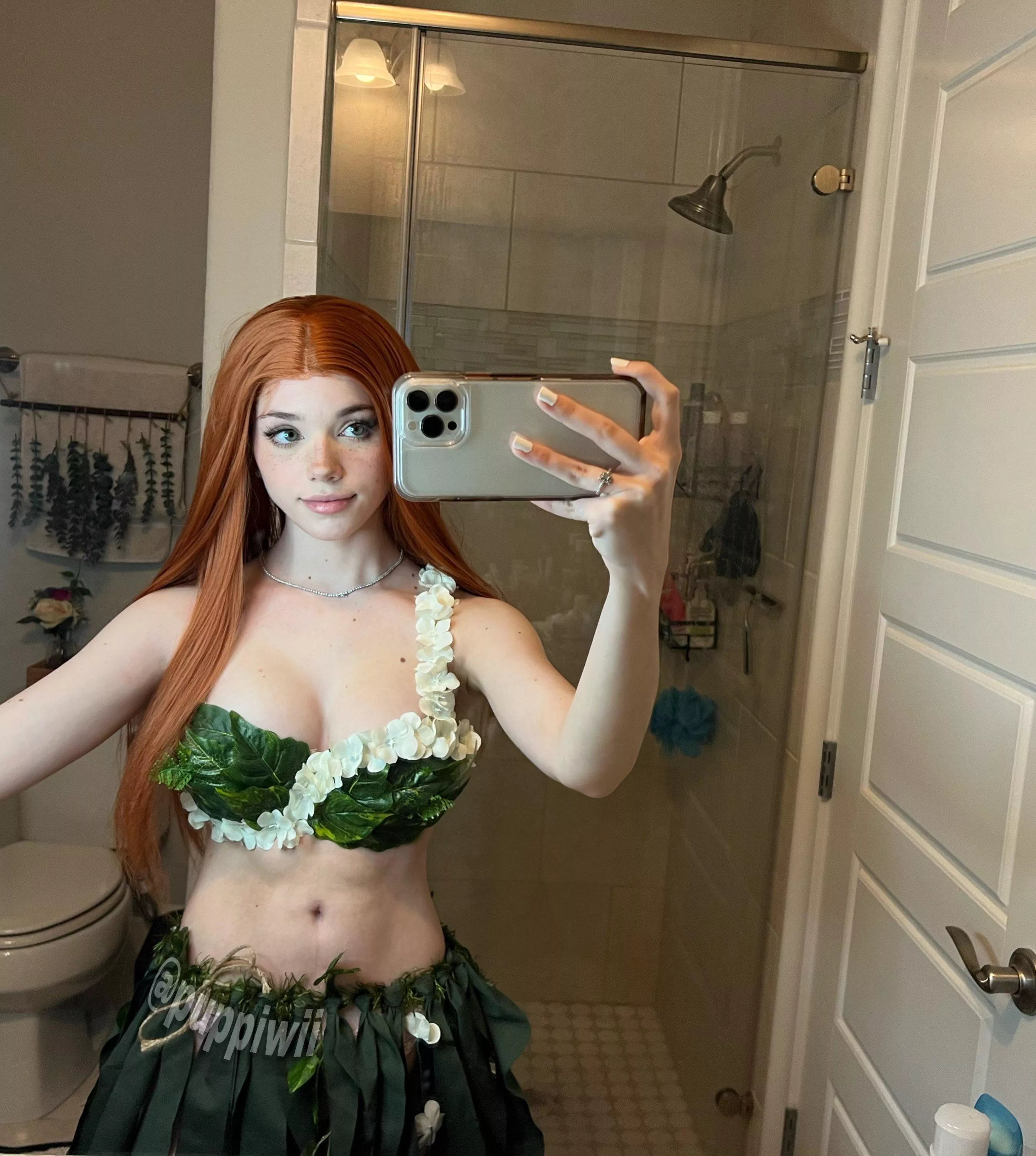 poison ivy by puppiwi 🍃